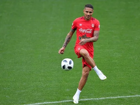 Paolo Guerrero của Peru chính thức quên đi cú sốc trên chấm phạt đền