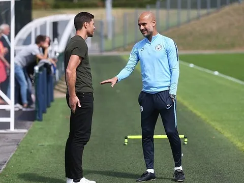 Pep Guardiola đón vị khách bất ngờ tới sân tập Man City