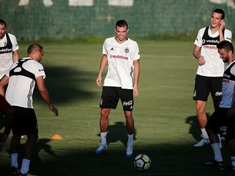 Pepe rạng rỡ bên đồng đội mới tại Besiktas