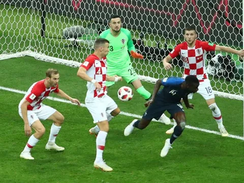 Perisic giữa lằn ranh người hùng - tội đồ