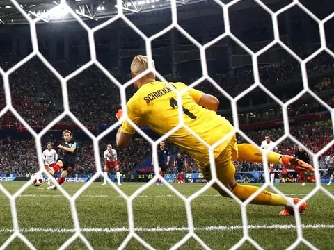 Huyền thoại Man United "phát cuồng" vì màn trình diễn của con trai