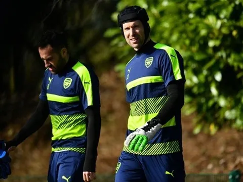 Petr Cech hết cơ hội đối đầu Chelsea
