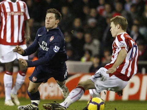 Pha gãy chân kinh hoàng của Aaron Ramsey