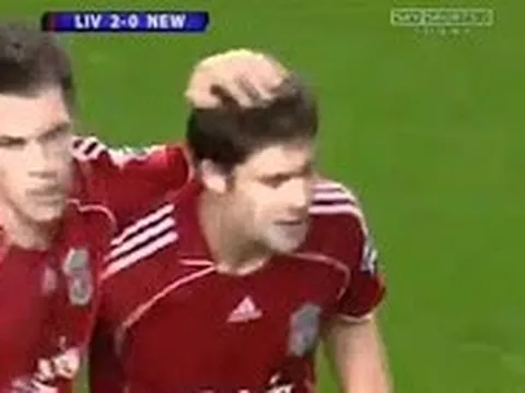Pha làm bàn từ giữa sân 'để đời' của Xabi Alonso
