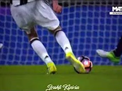 Pha solo ghi bàn khó tin từ giữa sân của... Bonucci