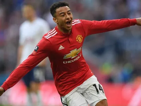Phong độ lên đỉnh, Jesse Lingard được quà