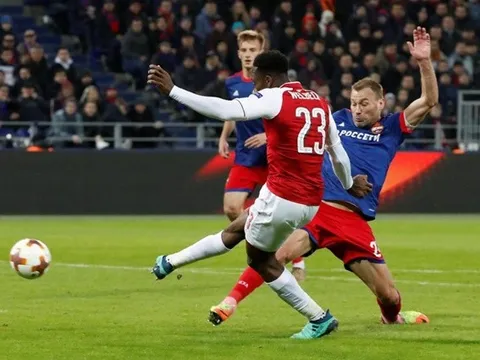 Phòng thủ như mơ ngủ, Arsenal suýt bị loại trên đất Nga