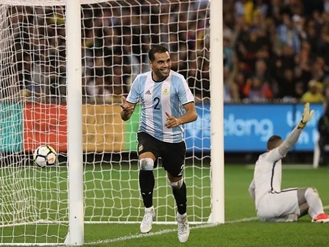 Phung phí cơ hội, Brazil dâng chiến thắng đầu tay cho Sampaoli