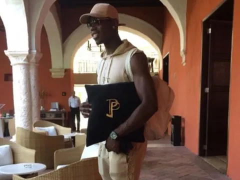 Pogba CHÍNH THỨC có thương hiệu... gối riêng