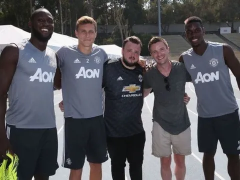 Pogba 'hoảng loạn' khi được gặp thần tượng