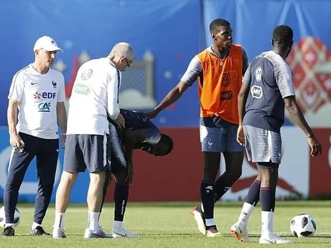 Pogba lo lắng khi đồng đội đổ gục xuống sân trước đại chiến Argentina