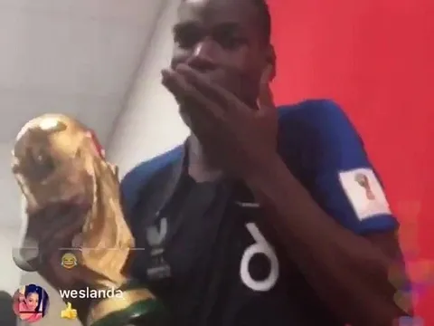 Pogba quẩy nhiệt tình với cúp vàng cùng đồng đội, "troll" tuyển Anh tới bến