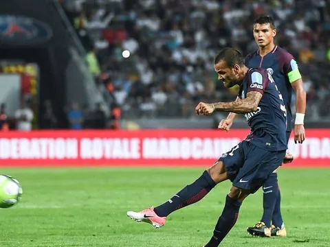 PSG 2-1 Monaco: Ngày Alves che mờ Mbappe