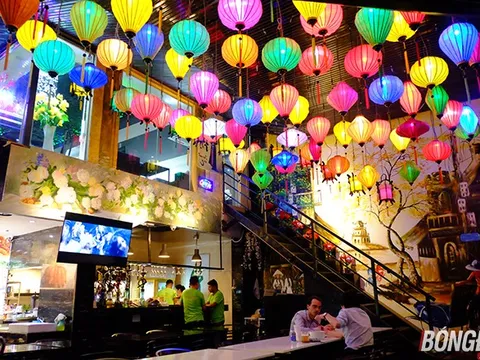 Bên lề SEA Games 29: Quán ăn 10 tỷ và hơn 400 món ăn Việt trên đất Mã