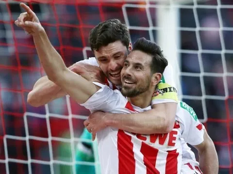Quay ngược quá khứ 20 năm cùng huyền thoại Claudio Pizarro!