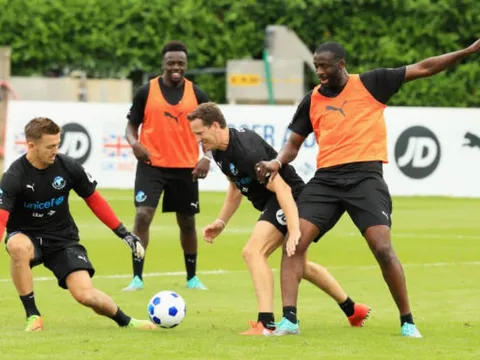 Quên Guardiola, Yaya Toure điên cuồng tập luyện vì trẻ em tại Anh