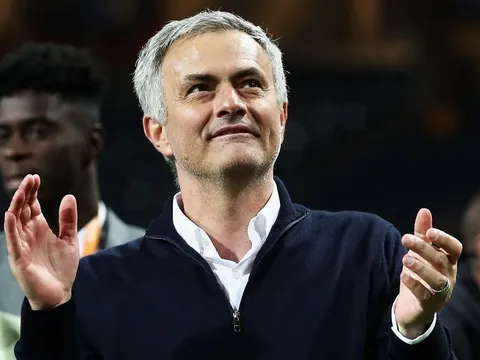Quyền lực ngầm Mourinho khiến sao MU run sợ