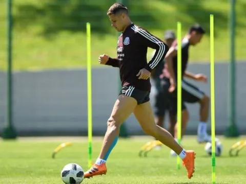 Quyết làm nên lịch sử, Chicharito học theo phong cách tập luyện của Ronaldo