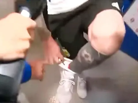 Messi mang 'lá bùa' từ người phụ nữ vô danh