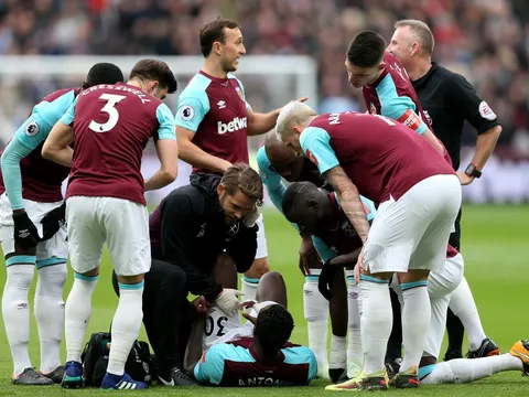 Chạm trán Chelsea, David Moyes “khổ sở” vì hàng công dư thừa