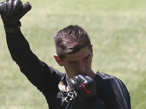 Ra mắt Bernabeu, Courtois khẳng định trung thành với Real Madrid