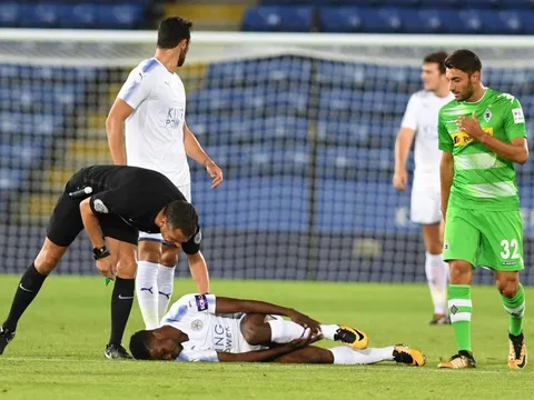 Ra mắt Leicester được 17 phút, Iheanacho đã phải lên cáng