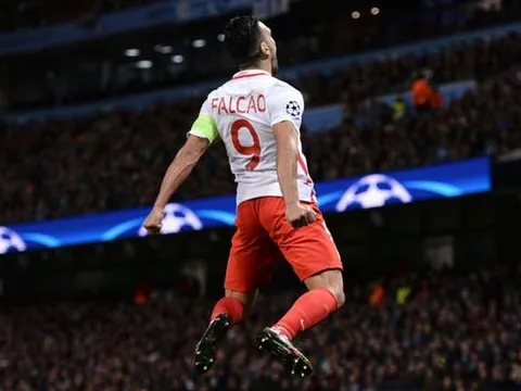 Radamel Falcao chơi rực sáng trước Dortmund