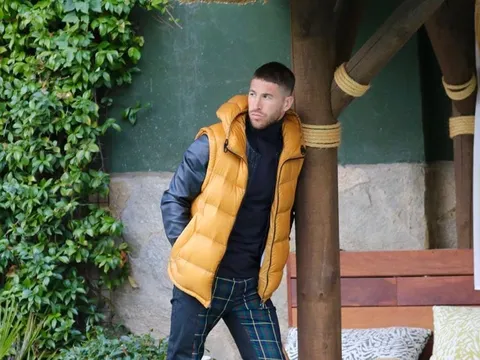 Ramos lại gây chú ý với thời trang áo phao