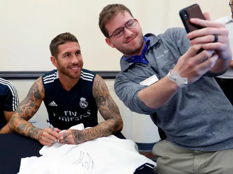 Ramos trở lại, dẫn Real đi họp fan tại Miami