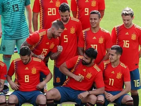 Ramos xử Costa bằng nắm đấm trên sân tập Tây Ban Nha