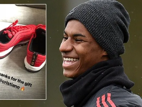 Rashford đánh tiếng ra đi, CR7 tặng quà "chất chơi" lấy lòng