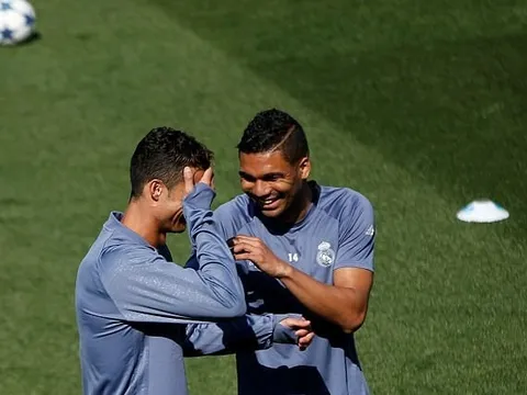 Chùm ảnh: Ronaldo và đồng đội tập như chơi trước màn tái đấu Bayern