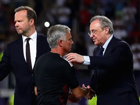 Real hả hê bên chiếc Siêu cúp châu Âu, Mourinho được chủ tịch Perez an ủi