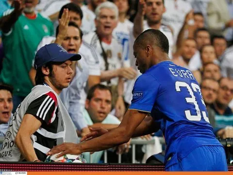 Real vs Bayern: Trước cái bẫy từ những cậu bé nhặt bóng láu cá