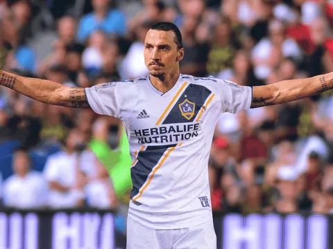 Zlatan Ibrahimovic: Hãy cứ ngạo nghễ, nhưng đừng lố bịch