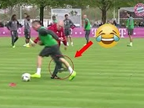 Ribery nằm sân sau cú tắc bóng 'ác liệt' của trợ lý