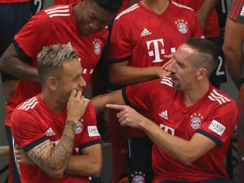 Ribery trở thành cây hài của Hùm xám trong buổi chụp kỉ yếu