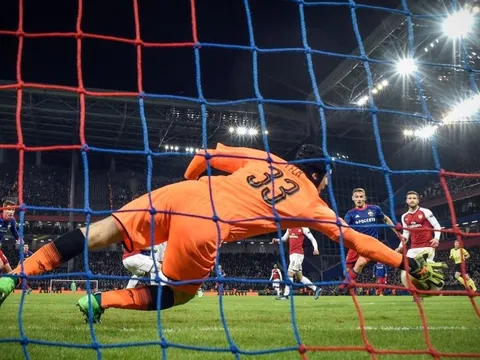 Arsenal khốn đốn ngay từ những điều đơn giản
