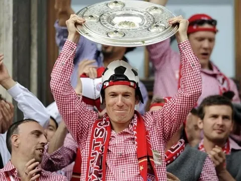 Siêu sao Arjen Robben sánh ngang huyền thoại Johan Cruyff