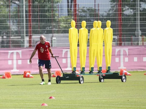 Robben, Neuer tích cực khổ luyện mặc đồng đội du hí, nghỉ mát
