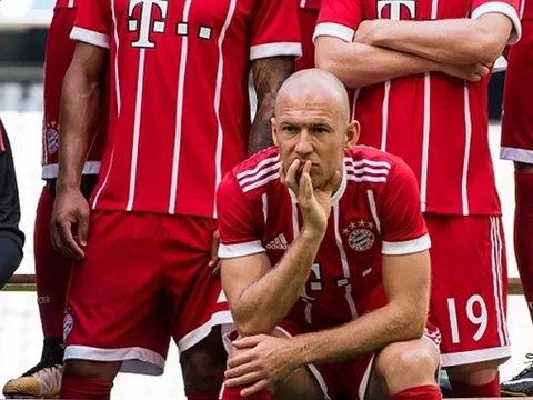 Robben suy tư trong ngày Bayern Munich chụp ảnh kỉ yếu