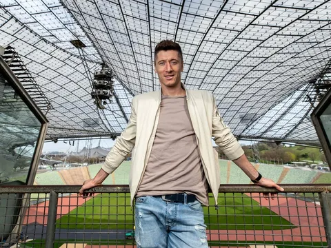 Robert Lewandowski: "Tôi không thay bạn như thay vớ"