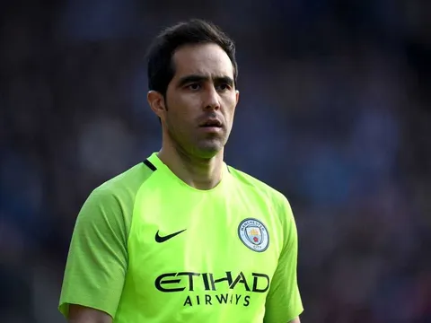 Rời Man City, Bravo có bến đỗ bất ngờ