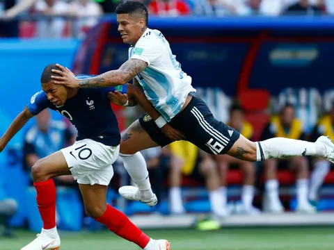 Rojo từ người hùng thành tội đồ Argentina vì pha bóng xuẩn ngốc