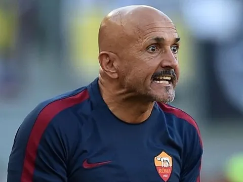 Roma CHÍNH THỨC sa thải 'kẻ chống đối' Totti