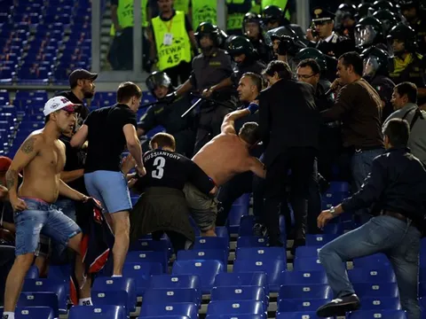 Fan AS Roma tính 'tiêu diệt' cổ động viên Liverpool