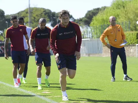 Roma tích cực tập luyện cho thời khắc "đá" Pescara xuống Serie B