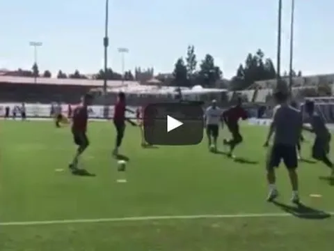 Romelu Lukaku bị chê bai bởi pha khống chế bóng vụng về trong buổi tập ở Man Utd