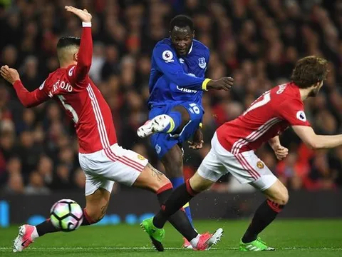 Romelu Lukaku từng thể hiện ra sao khi đối đầu Man Utd?