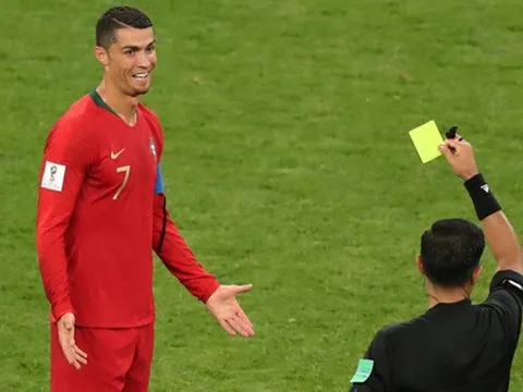 Đá, kéo và cắn! Nghệ thuật "hắc ám" của Uruguay có thế tống cổ Ronaldo